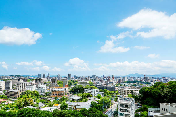 пейзаж города фукуока - clear sky built structure apartment sky стоковые фото и изображения