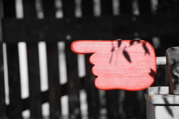 An arrow pointing to a restaurant