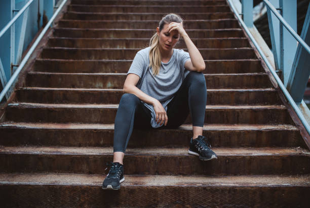 break for a breather - determination running staircase jogging imagens e fotografias de stock