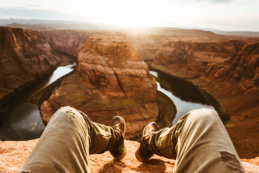 man living on the edge at the horseshoe bend