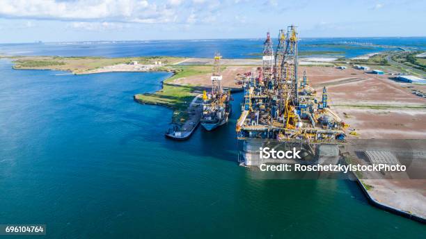 Construction Of Oil Rig In Texas Gulf Coast Stock Photo - Download Image Now - Gulf of Mexico, Offshore Platform, Drilling Rig