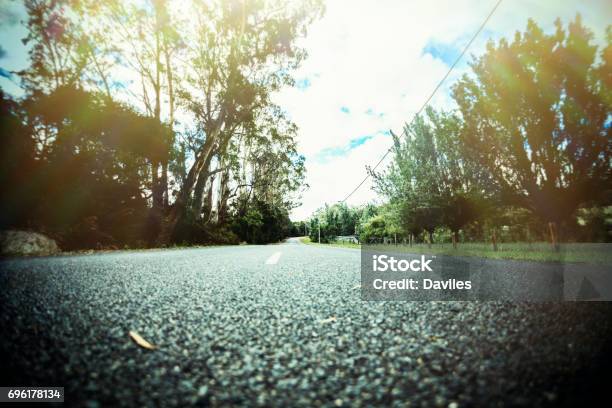 Niedrigen Winkel Ansicht Der Geraden Straße Vintagestileffekt Stockfoto und mehr Bilder von Ländliche Straße