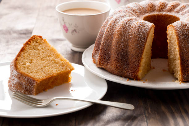 pan di spagna con caffè con latte - tea cakes foto e immagini stock