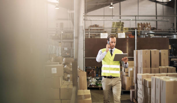 istock Handling multiple channels of distribution via smart technology 696236976