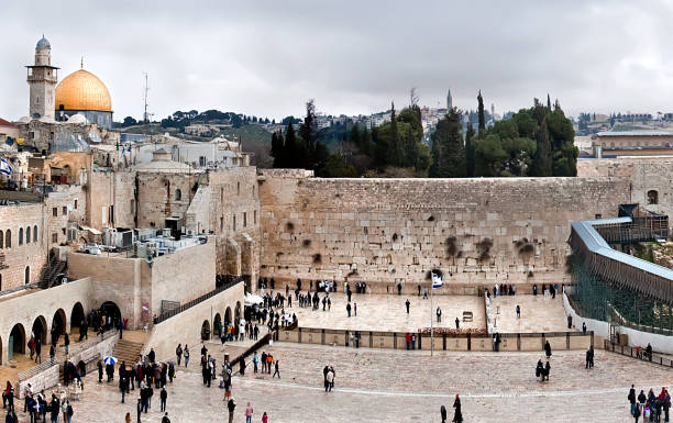muralla occidental en jerusalén - the western wall wall east city fotografías e imágenes de stock