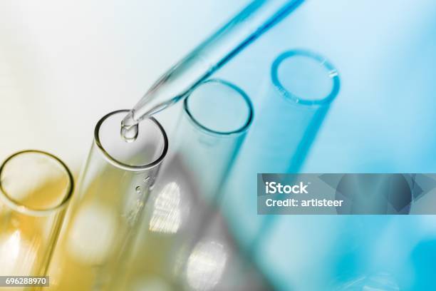 Prueba Foto de stock y más banco de imágenes de Probeta - Probeta, Pipeta, Investigación médica