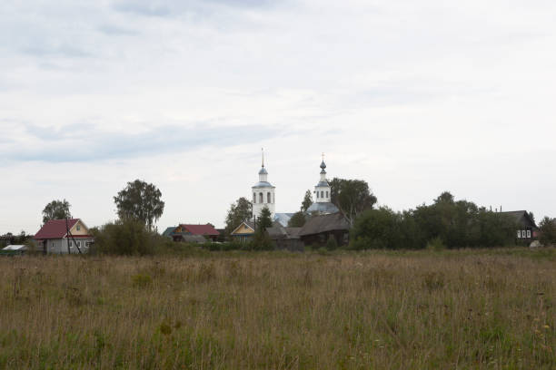 Landscape with Vondokurye village and the Church of the Life-Giving Trinity in Kotlas district Landscape with Vondokurye village and the Church of the Life-Giving Trinity in Kotlas district, Arkhangelsk region, Russia kotlas stock pictures, royalty-free photos & images
