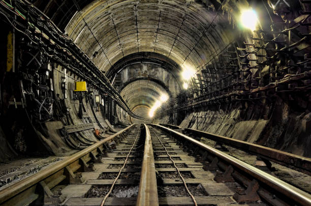 bahngleise  - train tunnel stock-fotos und bilder