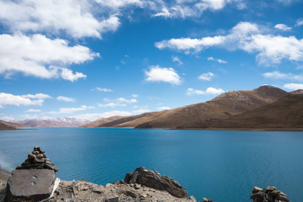 istock beautiful holy lake yamdrok 696301542