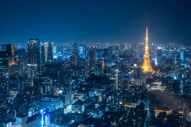 horizon urbain de nuit et de la tour de tokyo - tokyo at night photos et images de collection