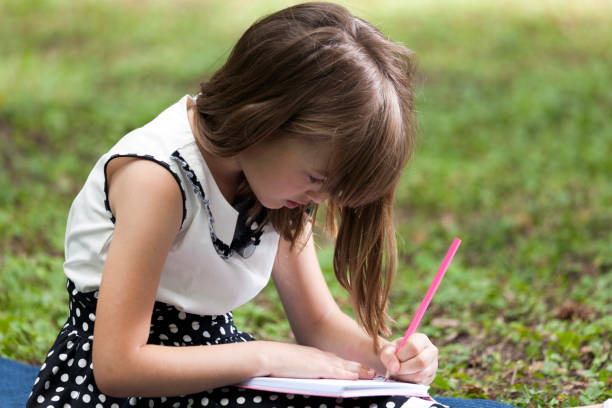 istock She loves to draw and write when it is in the nature 696321178