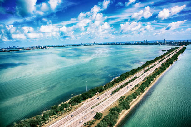 Quốc Lộ 195 Băng Qua Vịnh Biscayne Ở Miami Hình ảnh Sẵn có - Tải xuống Hình ảnh Ngay bây giờ - Florida - Nam Hoa Kỳ, Đường cao tốc có nhiều
