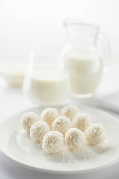 istock Coconut candy on a white plate with a white blurry background 696387464