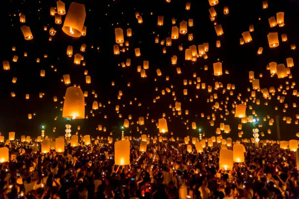 Highlight Floating lanterns in Yee Peng Festival, Loy Krathong celebration in Chiangmai, Thailand