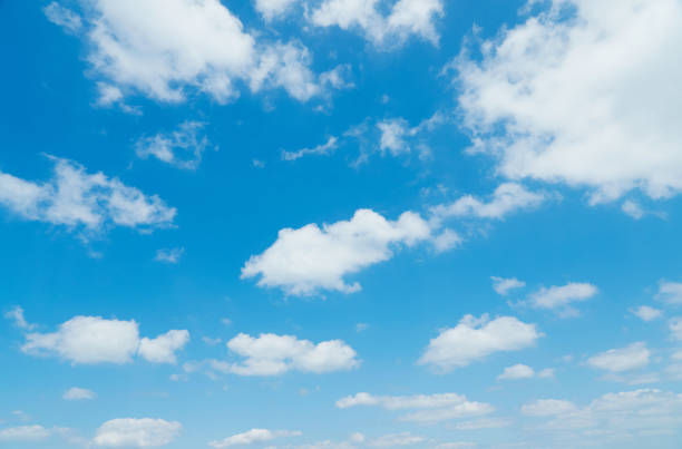 明確な空の風景 - 澄んだ空 ストックフォトと画像