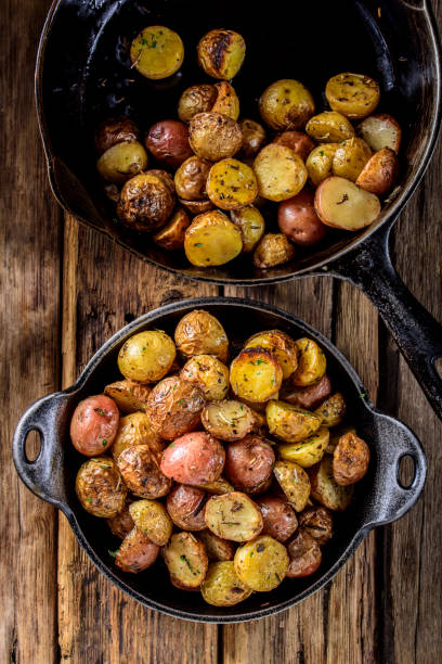 istock Pan Fried Yukon Gold Potatoes with Herb in Cast iron 696490386