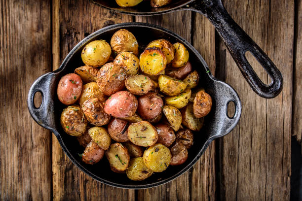 istock Pan Fried Yukon Gold Potatoes with Herb in Cast iron 696490388