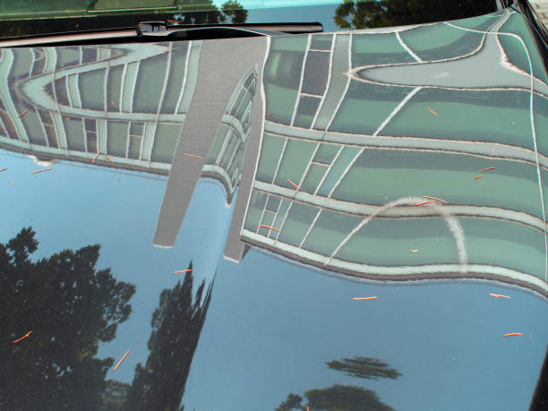 istock Modern building reflections on cars hoods 696500364