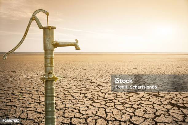 Old Water Pipe Stockfoto und mehr Bilder von Knappheit - Knappheit, Wasser, Dürre