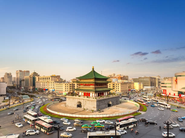 ancient city xian at dusk - xian fotos imagens e fotografias de stock