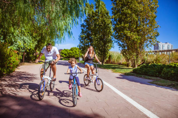 istock Single Father With Daughters Discovery Valencia With Bicycle 696540102