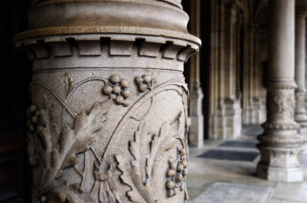 teatro dell'opera di vienna (wiener staatsoper) in austria, dettaglio del colonnato esterno - colonnade column architecture austria foto e immagini stock