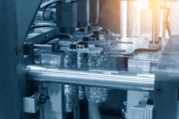 The operation of  plastic bottle  blowing machine