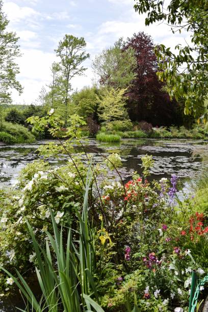 istock Giverny cottage garden 696598474