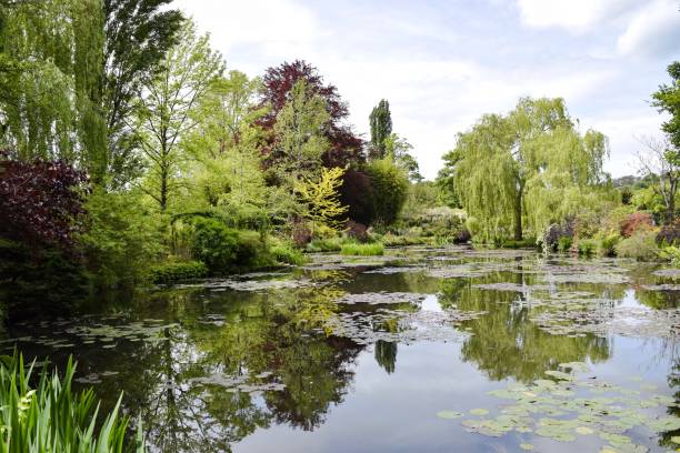 istock Giverny cottage garden 696598528