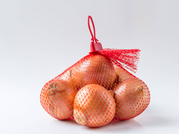 pack of onion - onion bag netting vegetable imagens e fotografias de stock