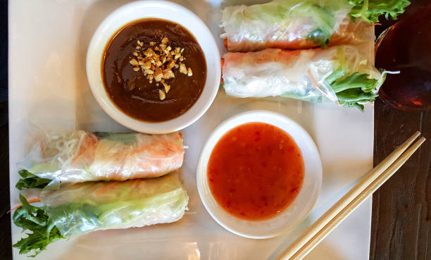 アジアの夏ロール - rolled up rice food vietnamese cuisine ストックフォトと画像