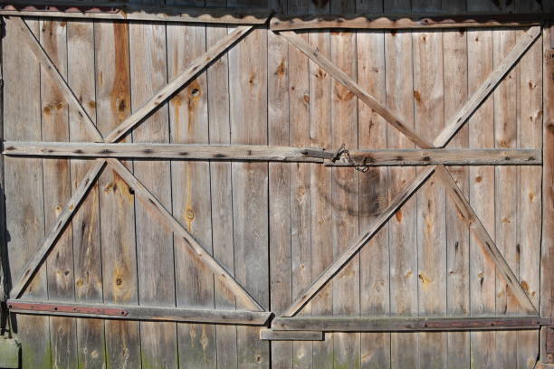 istock Old wooden gate to the barn 696733282