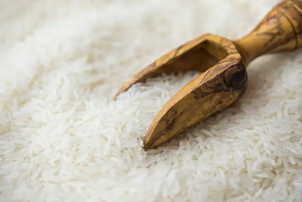 Photo of Jasmine rice in a wooden bowl