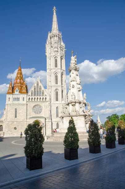 Vista Frontal De La Iglesia De Matías Cerca De Bastión De Los Pescadores Foto de stock y más banco de imágenes de Aire libre - iStock Vista Frontal De La Iglesia De Matías Cerca De Bastión De Los Pescadores Foto de stock y más banco de imágenes de Aire libre - iStock
