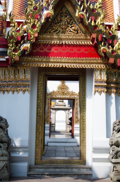 Travel to Thailand. Beautiful nature. Tasty food. Exotic.