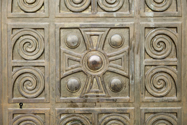 istock Wooden cross door 696896386