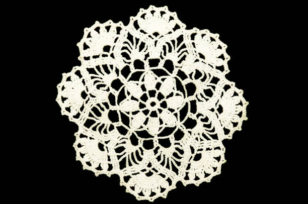 koronka doily. czarne tło, nie odizolowane. - doily lace knitting textile zdjęcia i obrazy z banku zdjęć