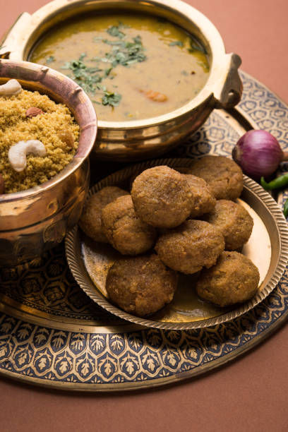 traditionella rajasthani mat daal baati churma. indisk mat. - rajasthan bildbanksfoton och bilder