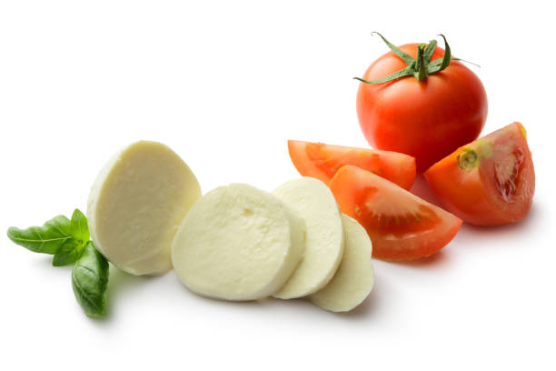 cibo italiano: ingredienti dell'insalata caprese isolati su sfondo bianco - mozzarella tomato salad italy foto e immagini stock