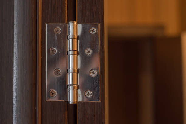 совершенно новый дверной шарнир - wood rustic close up nail стоковые фото и изображения