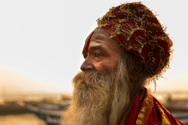sadhu in varanasi, indien - indian culture guru sadhu hinduism stock-fotos und bilder