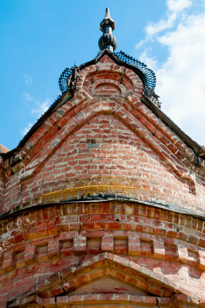 narożna wieża starego rosyjskiego domu w astrachaniu - corner temple stupa tower zdjęcia i obrazy z banku zdjęć