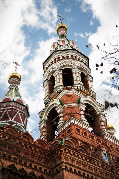 dzwonnica kazania prawosławnego w mieście astrachań. - corner temple stupa tower zdjęcia i obrazy z banku zdjęć