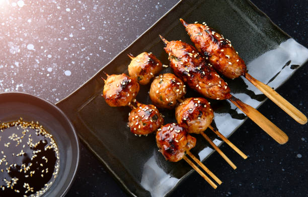 japon köfte ızgara veya tsukune. - yakitori stok fotoğraflar ve resimler