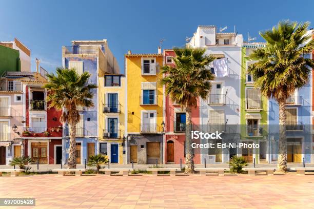 Bunte Strandhäuser Im Mittelmeer Villajoyosa Spanien Stockfoto und mehr Bilder von Spanien