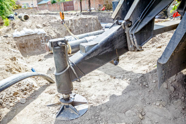 hydrauliczna stopka dźwigu jest podparta dla bezpieczeństwa, stabilizator boczny - construction equipment earth mover hydraulic platform cylinder zdjęcia i obrazy z banku zdjęć