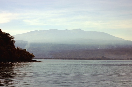 Sumbawa Tambora al volcán y a la costa, Indonesia photo
