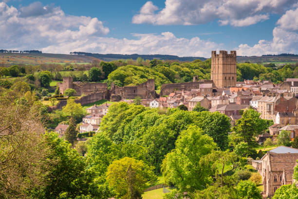 richmond zamek skyline - swaledale zdjęcia i obrazy z banku zdjęć