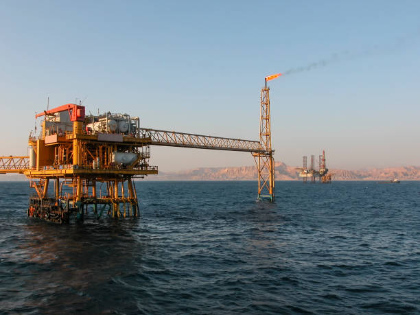 oil production platform offshore sinai coast - oil rig construction platform oil industry sea imagens e fotografias de stock