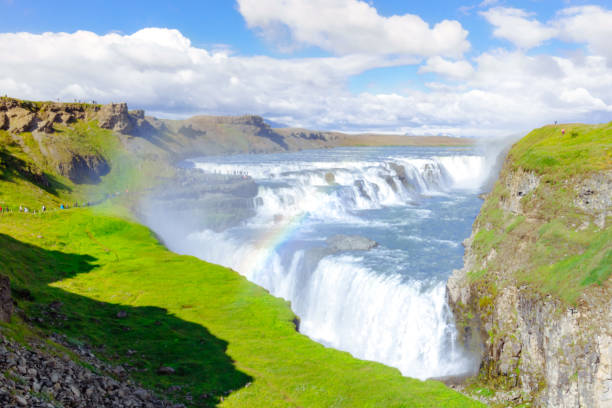 bela e famosa cachoeira gullfoss na islândia. - gullfoss falls - fotografias e filmes do acervo